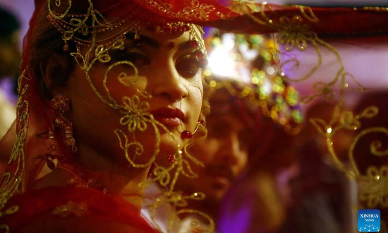 A bride poses for a photo during a mass wedding ceremony in southern Pakistani port city of Karachi on Jan. 8, 2023. Photo: Xinhua