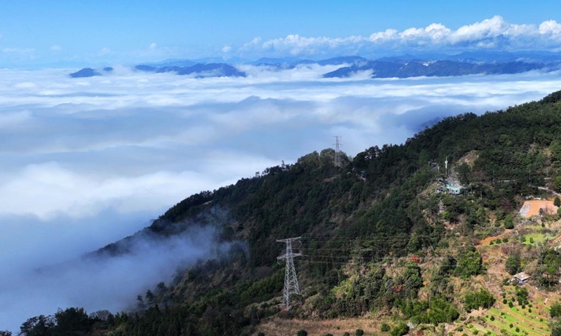 This aerial photo taken on Jan. 14, 2023 shows advection fog which occurs around the Guling Hill in Jin'an District of Fuzhou, southeast China's Fujian Province. (Xinhua/Wei Peiquan)