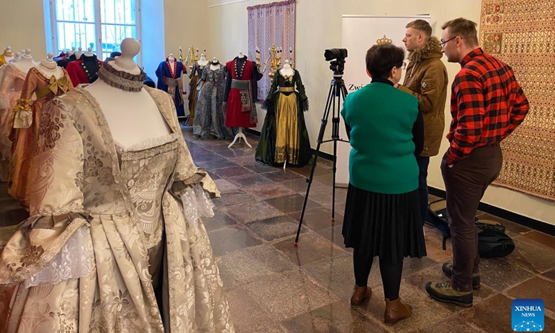 People visit the Lithuanian and Polish Traditional Costume Exhibition in Vilnius, Lithuania, Jan. 11, 2023. The exhibition, displaying the two countries' traditional costumes and tapestries, was jointly organized by the national cultural heritage departments of Lithuania and Poland.(Photo: Xinhua)