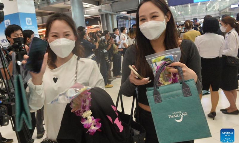 Chinese passengers arrive at the Suvarnabhumi Airport in Samut Prakan, Thailand, Jan. 9, 2022. Thailand on Monday welcomed the arrival of thousands of Chinese tourists in its capital of Bangkok, the first group following China's optimization of COVID-19 strategy which took effect on Jan. 8.(Photo: Xinhua)