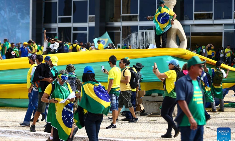 Protesters gather outside Brazil's Congress building in Brasilia, Brazil, Jan. 8, 2023. Brazilian authorities have arrested at least 1,200 supporters of former President Jair Bolsonaro by Monday, and regained control of main government buildings here.(Photo: Xinhua)