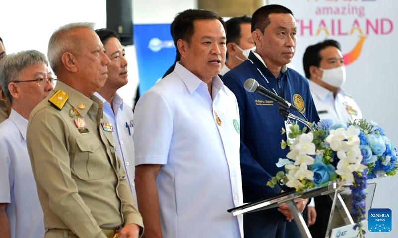 Thai Deputy Prime Minister and Public Health Minister Anutin Charnvirakul and other senior officials attend a welcome ceremony for Chinese tourists at the Suvarnabhumi Airport in Samut Prakan, Thailand, Jan. 9, 2022. Thailand on Monday welcomed the arrival of thousands of Chinese tourists in its capital of Bangkok, the first group following China's optimization of COVID-19 strategy which took effect on Jan. 8.(Photo: Xinhua)