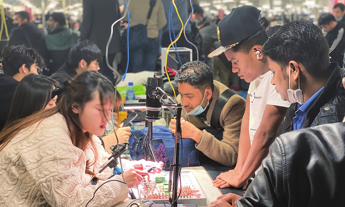 Livestreamers pack a major jade jewelry livestreaming center in Ruili on January 9, 2023. Photo: Li Qiaoyi/GT