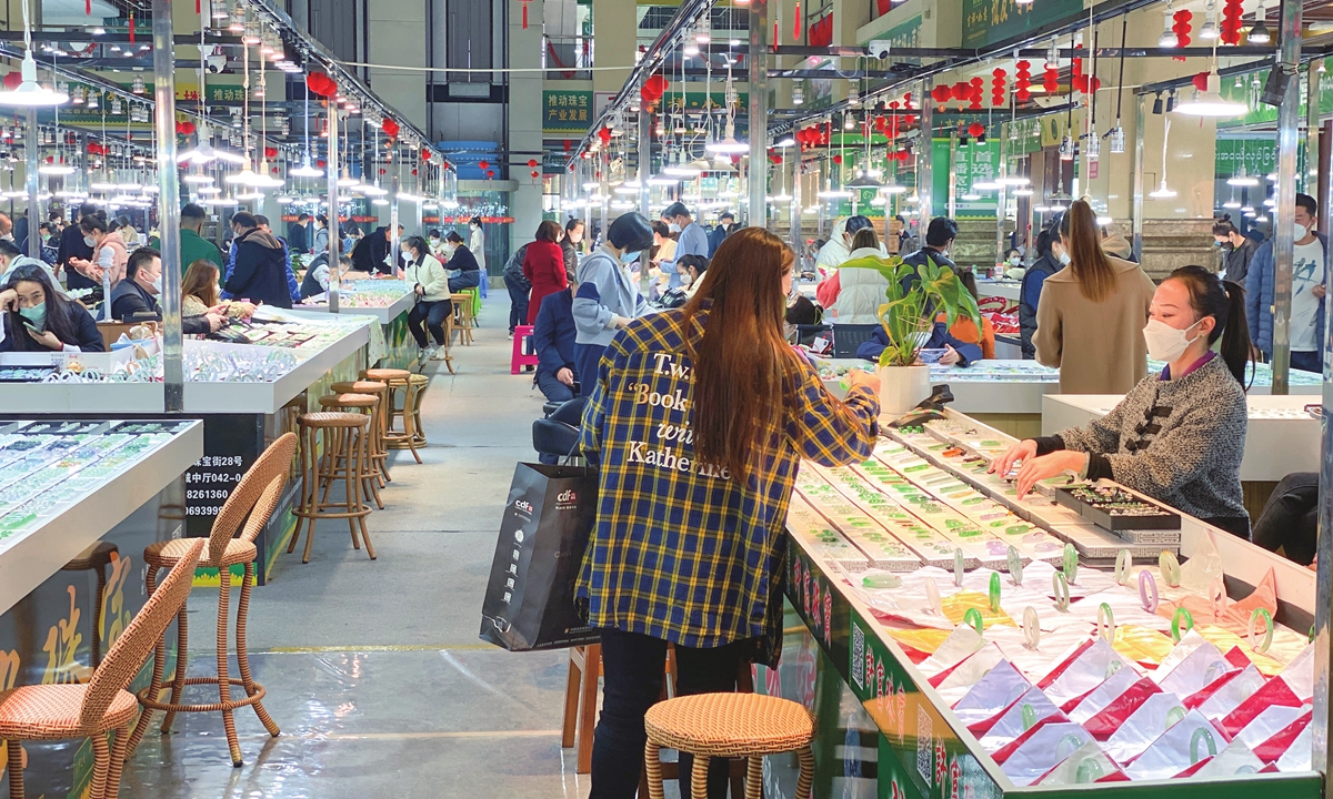 Customers check jade jewelry at a local retail market in Ruili on January 10,2023. Photo: Li Qiaoyi/GT