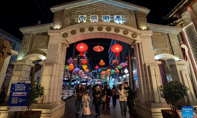 Tourists visit the Nanqiang Street in Kunming, southwest China's Yunnan Province, Jan. 11, 2023. The street, located in downtown Kunming, has seen a robust recovery of the nighttime economy. Tourists here can experience local food culture and nightlife of Kunming.(Photo: Xinhua)