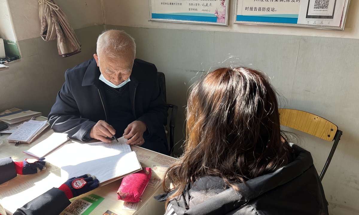 Global Times reporter Cao Siqi talks with a doctor surnamed Xu in a health center in Caoji village, Pingyao ancient city under Northwest China's Shanxi Province on January 25, 2023. Photo: Courtesy of Dong Chaochao