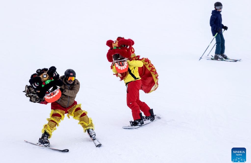 Two skiers perform lion dance at the Krvavec Ski Resort in Slovenia to celebrate the Spring Festival, on Jan. 14, 2023.(Photo by Zeljko Stevanic/Xinhua)