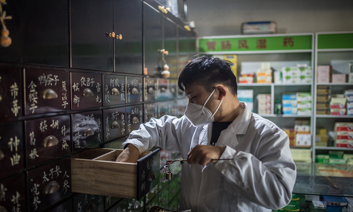 Doctor Shan Zhengxi prepares herbs to treat COVID-19 infection symptoms at a clinic in Juye county, East China's Shandong Province on January 28, 2023. Photo: Shan Jie/GT