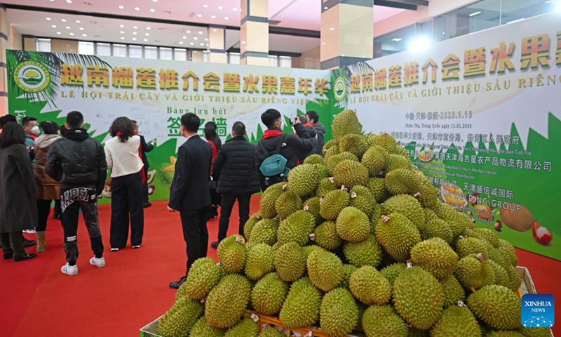 People attend an promotion event for fruits from Vietnam in North China's Tianjin, Jan. 13, 2023. People's social and economic activities gradually return to normal after China's optimization of its COVID-19 response measures. (Xinhua/Zhao Zishuo)

