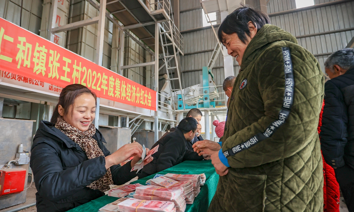 Villagers in Zhangwang village, Southwest China's Sichuan Province, receive dividends from their collective assets on January 16, 2022. Last year, the profits from their collective assets reached 500,000 yuan ($74,250). Authorities are exploring new ways to generate income for rural revitalization. Photo: cnsphoto
