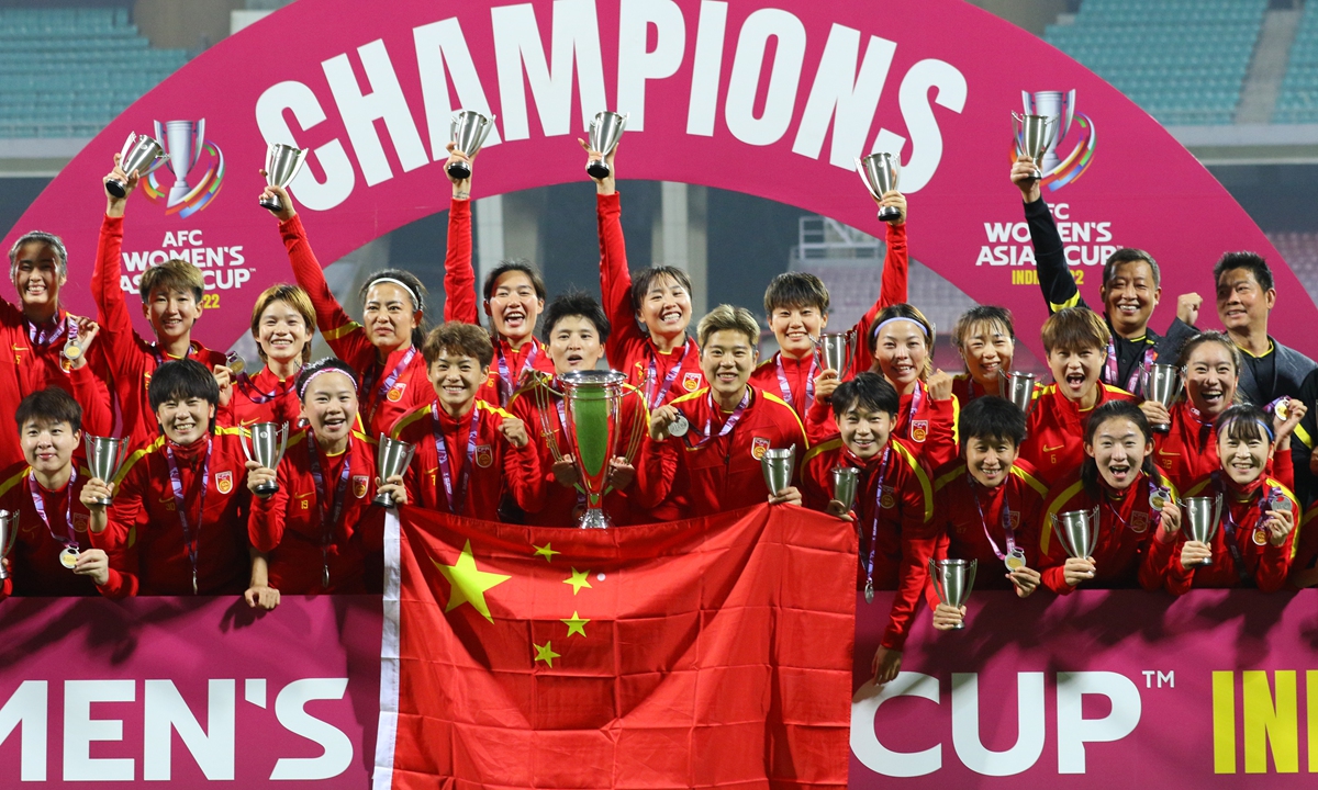 Members of the Chinese women's national football team celebrate during the awarding ceremony after winning the 2022 AFC Women's Asian Cup in Mumbai, India on February 6, 2022. Photo: VCG 