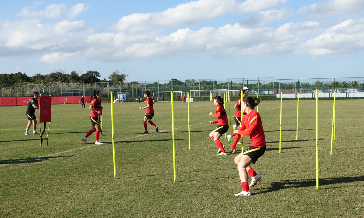 Members of the Chinese women's national football team play at a training session in Haikou, South China's Hainan Province on January 13, 2023. Photo: Lin Xiaoyi/GT