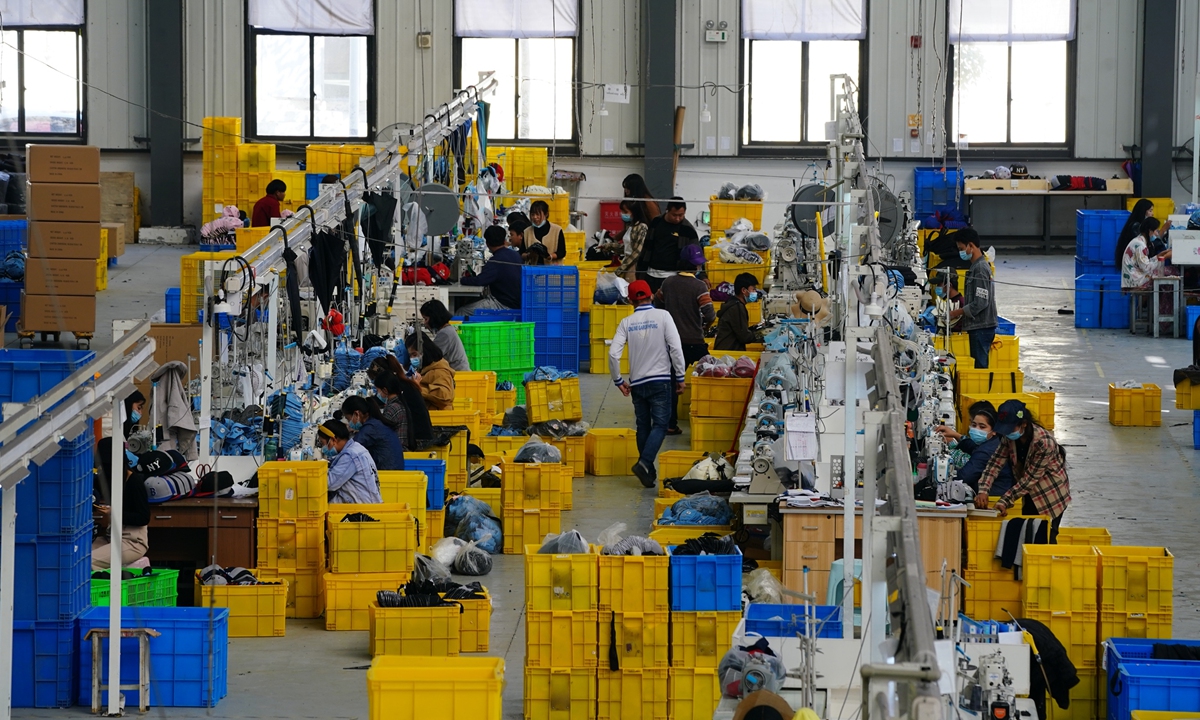 Workers from China and Myanmar work in a factory at the Ruili industrial park, which has maintained production in the past three years. Photo: Fan Wei/GT 