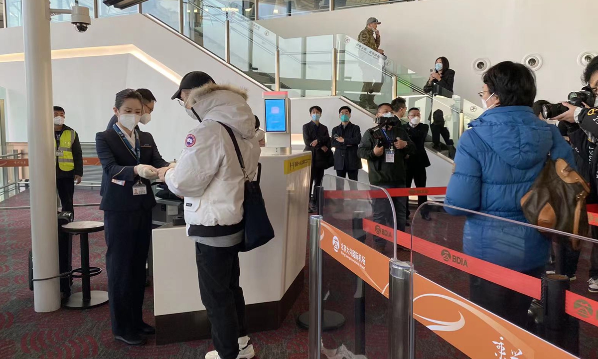 Passengers take first outbound route from Beijing Daxing International Airport to HongKong as the airport officially resumed outbound travel on January 17, 2023. The flight took off at 9:06 am with 101 passengers onboard. Photo: Tu Lei & Zhang Yashu/ GT