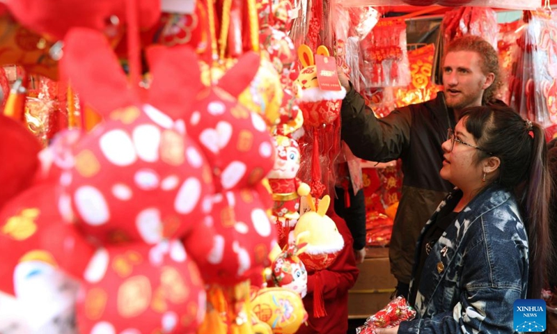 People shop at a fair in celebration of the upcoming Chinese Lunar New Year in Chinatown, San Francisco, the United States, Jan. 15, 2023.(Photo: Xinhua)