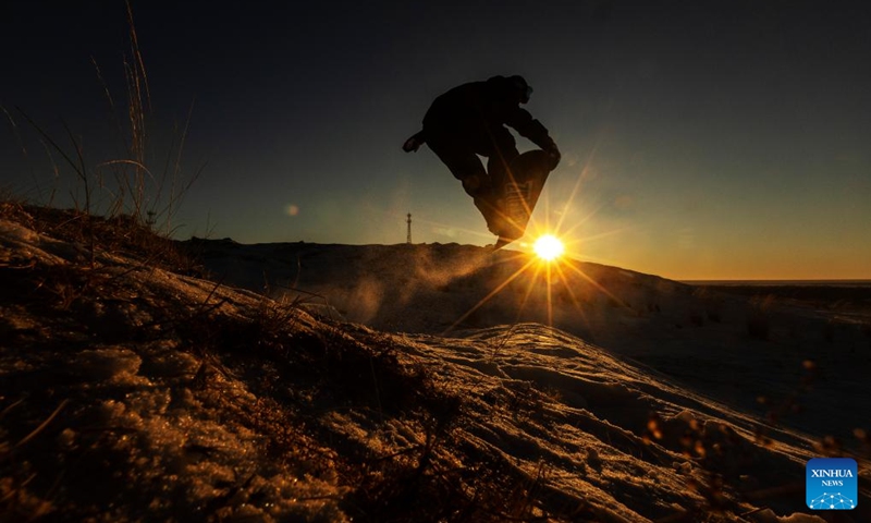 Buhk Bayard practices snowboarding in Hulun Buir, north China's Inner Mongolia Autonomous Region, Jan. 15, 2023. Living in New Barag Left Banner of Hulun Buir, Buhk Bayard, 39, a man of the Mongolian ethnic group, is a snowboarding lover. Every snow season, he practices two hours daily on weekdays and attends intensive training on weekends at a ski slope in forest dozens of kilometers away.(Photo: Xinhua)