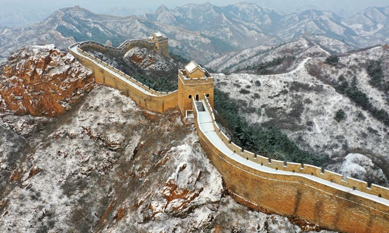This aerial photo taken on Jan. 13, 2023 shows the snow scenery of Jinshanling Great Wall in Luanping County of north China's Hebei Province.(Photo: Xinhua)