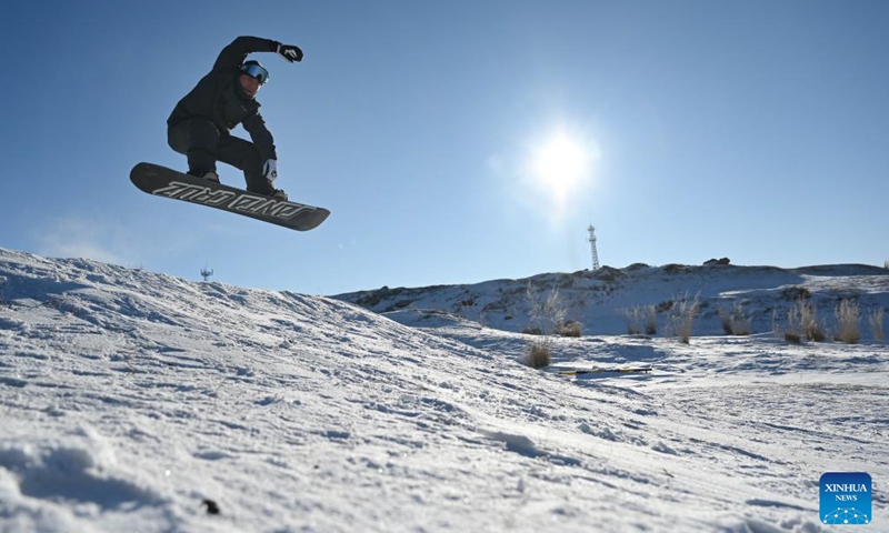 Buhk Bayard practices snowboarding in Hulun Buir, north China's Inner Mongolia Autonomous Region, Jan. 15, 2023. Living in New Barag Left Banner of Hulun Buir, Buhk Bayard, 39, a man of the Mongolian ethnic group, is a snowboarding lover. Every snow season, he practices two hours daily on weekdays and attends intensive training on weekends at a ski slope in forest dozens of kilometers away.(Photo: Xinhua)