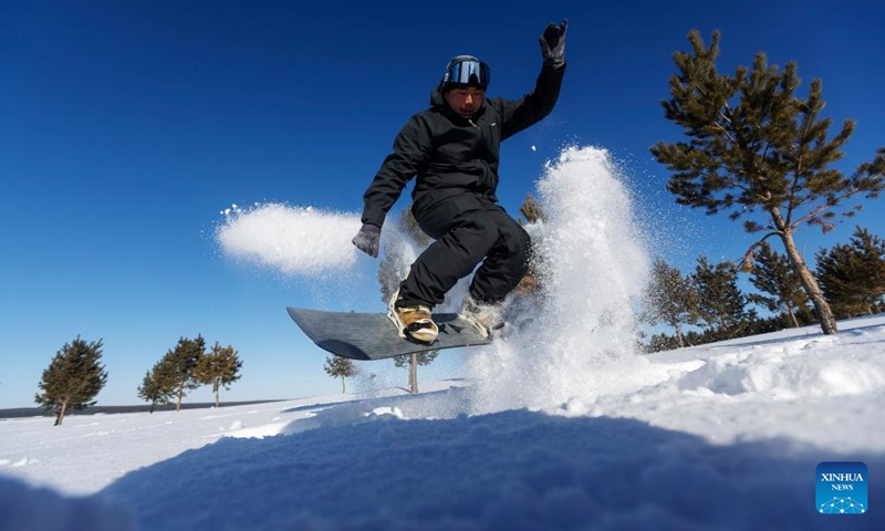 Buhk Bayard practices snowboarding in Hulun Buir, north China's Inner Mongolia Autonomous Region, Jan. 15, 2023. Living in New Barag Left Banner of Hulun Buir, Buhk Bayard, 39, a man of the Mongolian ethnic group, is a snowboarding lover. Every snow season, he practices two hours daily on weekdays and attends intensive training on weekends at a ski slope in forest dozens of kilometers away.(Photo: Xinhua)