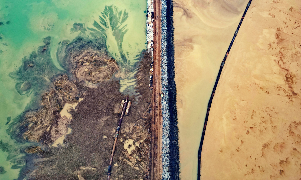 Soil and sand are transported through pipes to form new land. Photo: Shi Ding/GT 
