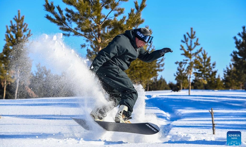 Buhk Bayard practices snowboarding in Hulun Buir, north China's Inner Mongolia Autonomous Region, Jan. 15, 2023. Living in New Barag Left Banner of Hulun Buir, Buhk Bayard, 39, a man of the Mongolian ethnic group, is a snowboarding lover. Every snow season, he practices two hours daily on weekdays and attends intensive training on weekends at a ski slope in forest dozens of kilometers away.(Photo: Xinhua)