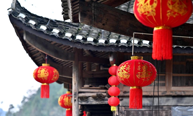 Lanterns are installed on wooden stilted buildings in Shadaogou Township, Xuan'en County, central China's Hubei Province, Jan. 18, 2023. This year's Spring Festival, or the Chinese New Year, falls on Jan. 22.(Photo: Xinhua)