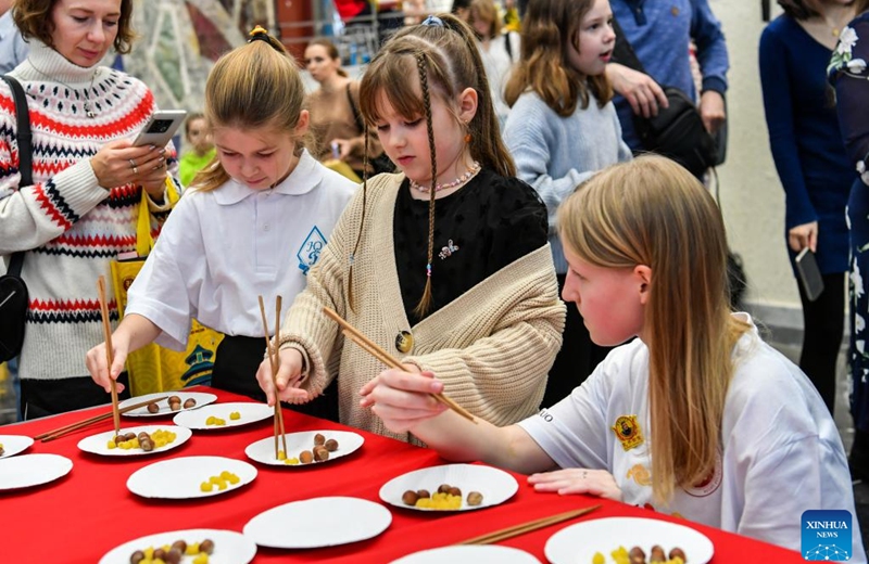 Children learn to use chopsticks during a Chinese culture experience activity celebrating the Chinese New Year in Moscow, Russia, Jan. 21, 2023. (Xinhua/Cao Yang)