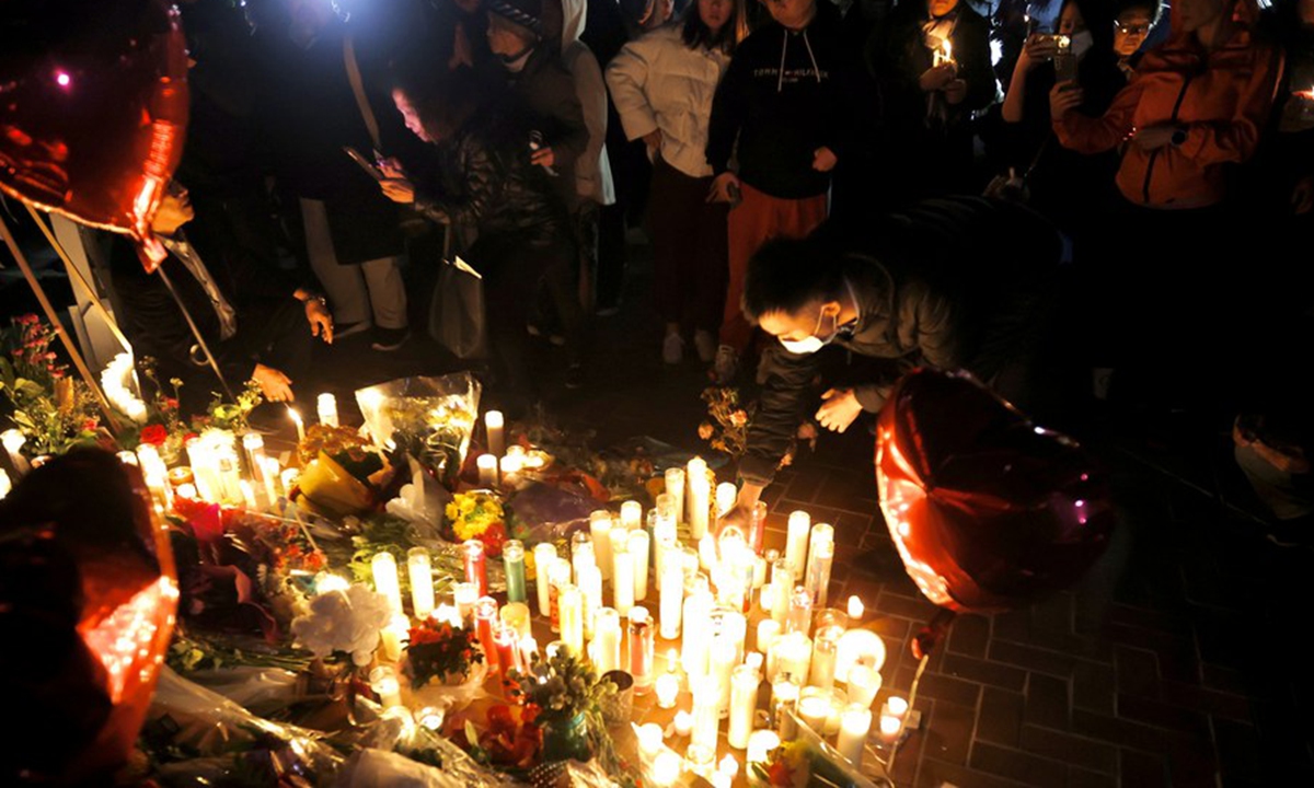 In front of the city hall, people mourn with candles for victims of a mass shooting  in Monterey Park, California, the United States, Jan. 23, 2023. (Xinhua)


