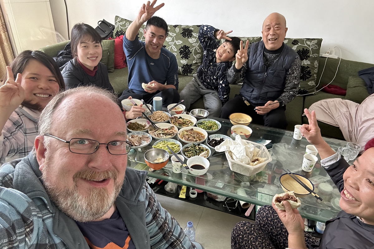 US paleontologist Thomas Stidham (front left) takes a photo with his wife's family in a village in Pingdingshan, Central China's Henan Province. Photo: Courtesy of Thomas Stidham

