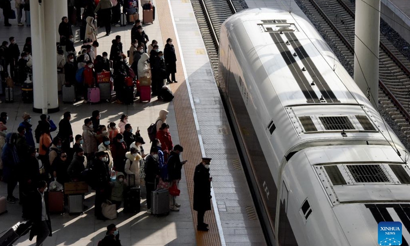 Passengers prepare to board a train at Fuyang West Railway Station in Fuyang City, east China's Anhui Province, Jan. 27, 2023. Fuyang West Railway Station was bustling with passengers on Friday, the last day of the Spring Festival holiday. As more railway stations have been put into use in the city, more people choose to travel by high-speed train to go to work or visit families. The city has seen a sharp increase in the number of railway passengers.(Photo: Xinhua)