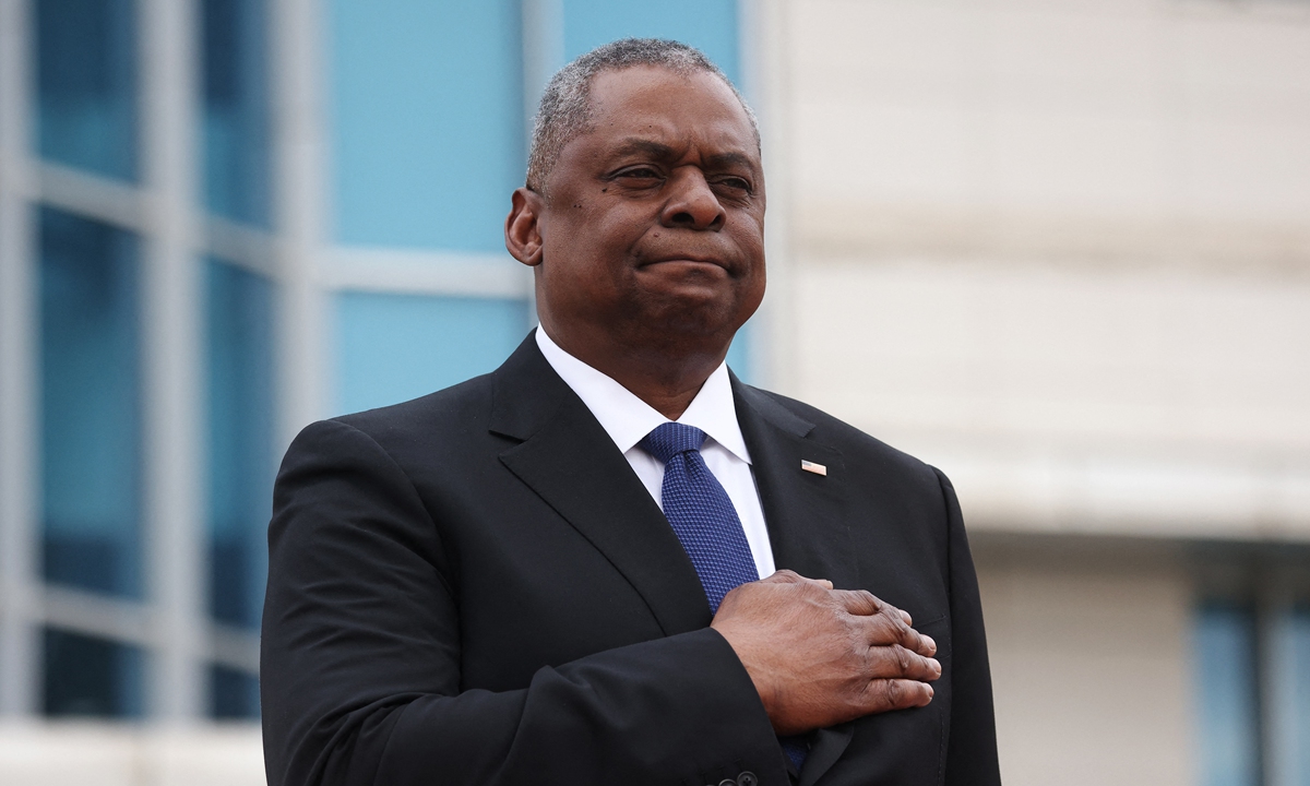US Secretary of Defence Lloyd Austin observes the national anthem during a ceremonial welcome at the Defence Ministry in Seoul on January 31, 2023. Photo: AFP