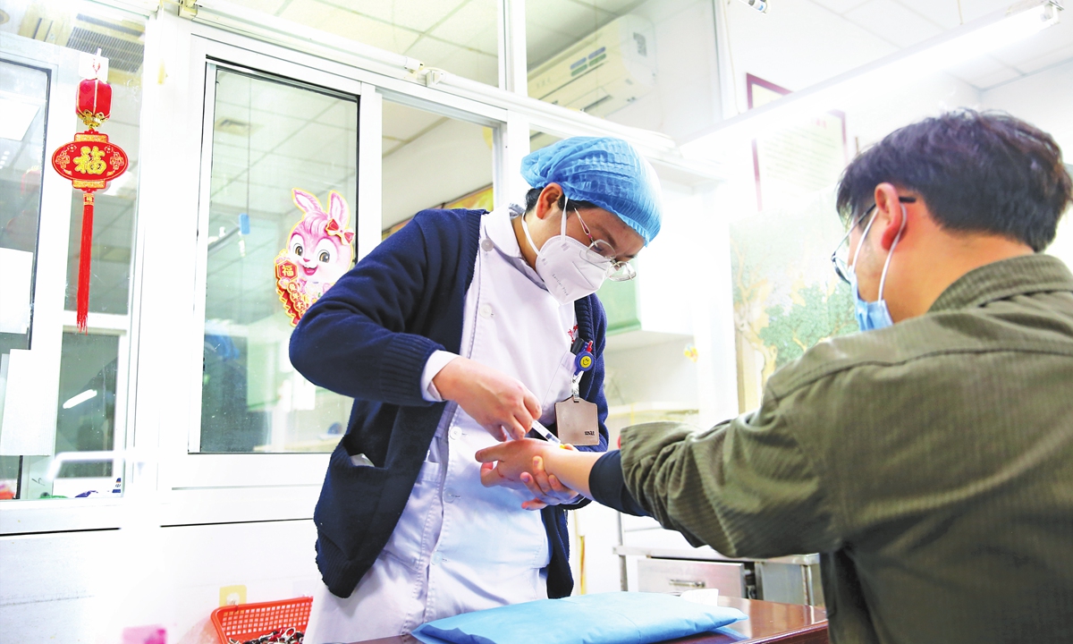 A medical worker at her post at a hospital in Hongze district, Huai'an, Jiangsu Province, on the eve of the Spring Festival which falls on January 21, 2023 Photo: VCG