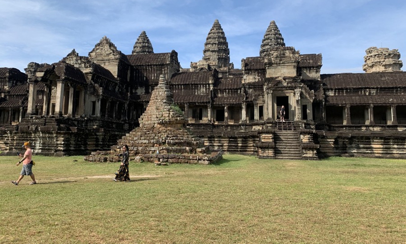 Tourists visit the Angkor Wat in the Angkor Archaeological Park in Siem Reap province, Cambodia, Dec. 17, 2022.(Photo: Xinhua)