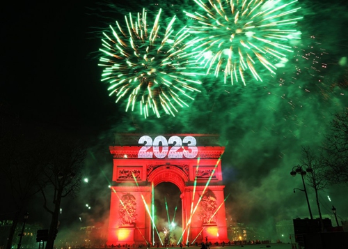 Fireworks illuminate the sky over the Arc de Triomphe during the New Year's celebrations on the Champs-Elysees Avenue in Paris, France, on Jan. 1, 2023. (Photo: Xinhua)