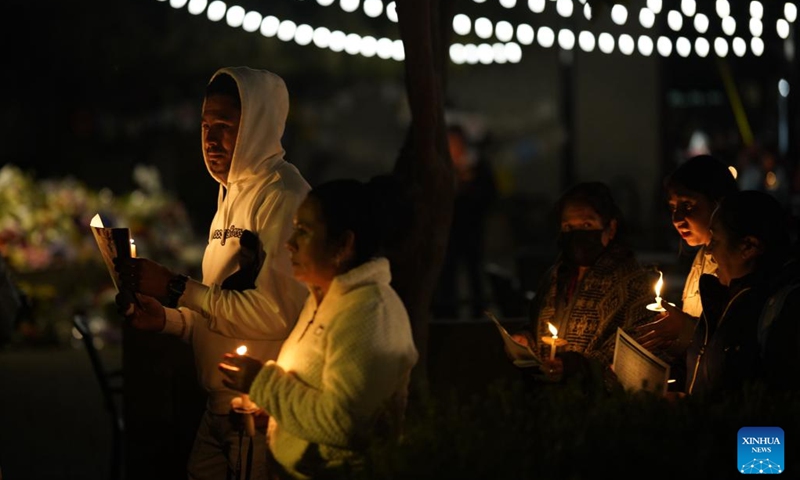 People hold candles to mourn the victims of the shootings in Half Moon Bay in California, the United States, Jan. 31, 2023. People here on Tuesday evening attended the memorial service and candlelight procession held in Half Moon Bay to mourn the victims of the mass shootings in the city.(Photo: Xinhua)