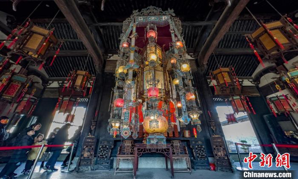 The world's largest hall lamp, listed in the Guinness World Records, has been lit up. The lamp in East China's Zhejiang Province has a history of more than 100 years and some of the craftsmanship has been lost.Photo: Chinanews