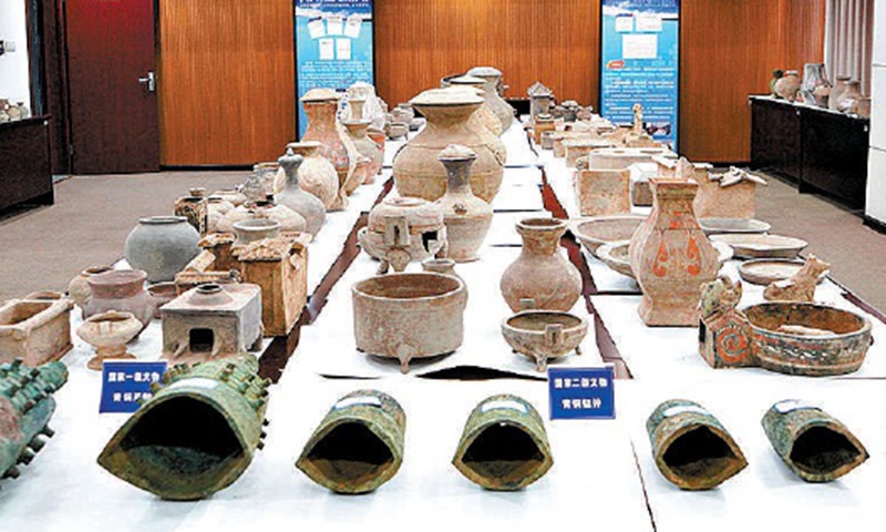 Some of the cultural relics the grave robbing gang stole. Photo: Procuratorate Daily