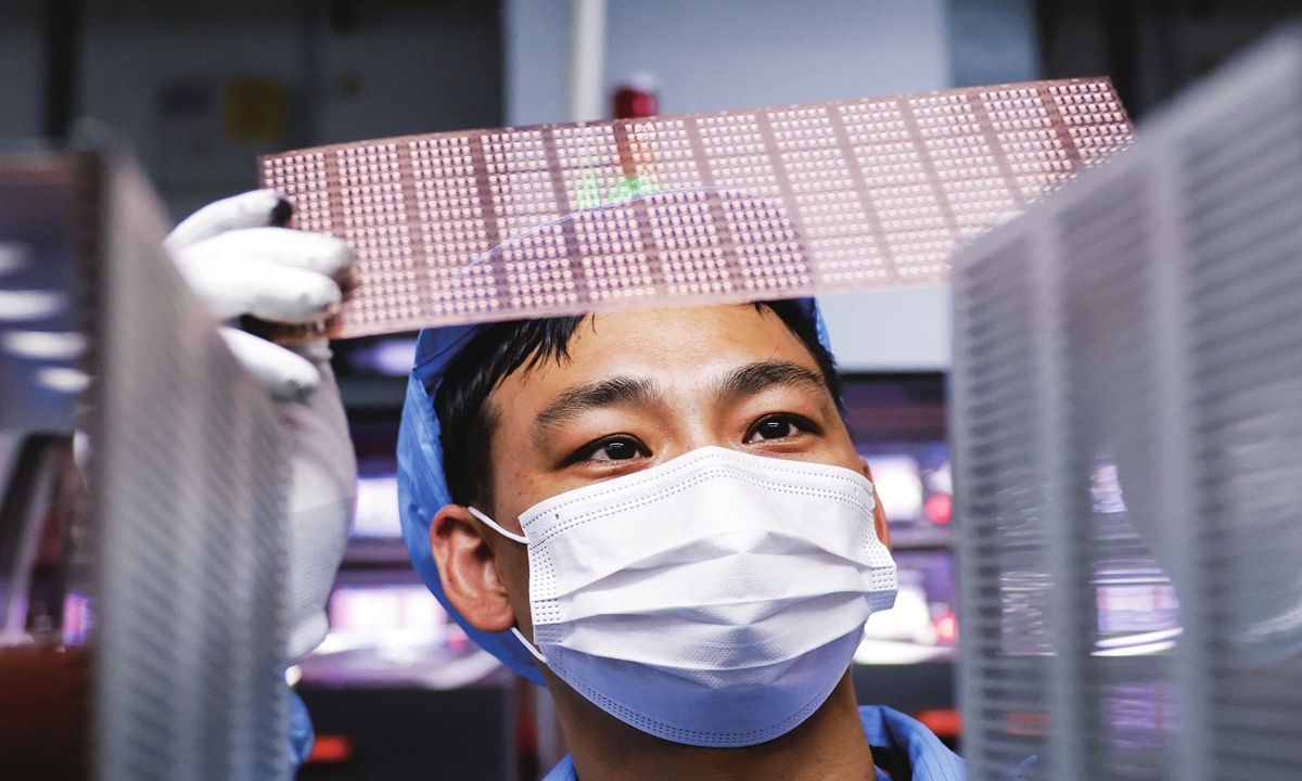 A worker catches up on production for exports of electronic products at a workshop in Sihong, East China's Jiangsu Province on February 7, 2023. Local enterprises have been ramping up efforts to accelerate production, striving to achieve a good start for the first quarter. 
Photo: cnsphoto
