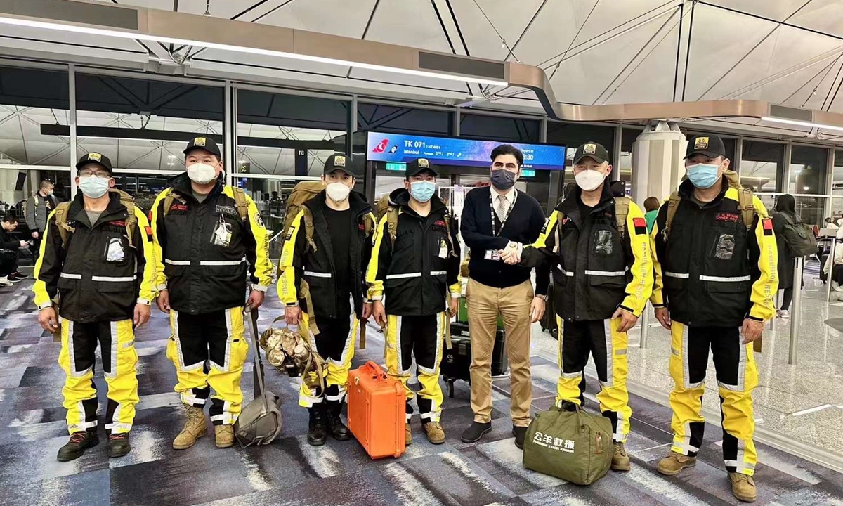 Peyami Kalyoncu, consul general of Turkish Consulate General in Hong Kong SAR visited members of Ramunion, the first Chinese civilian rescue team sent to Turkey to help the earthquake rescue, at HK airport on February 7, 2023 when members transit from HK to Turkey. Photo: Courtesy of Ramunion