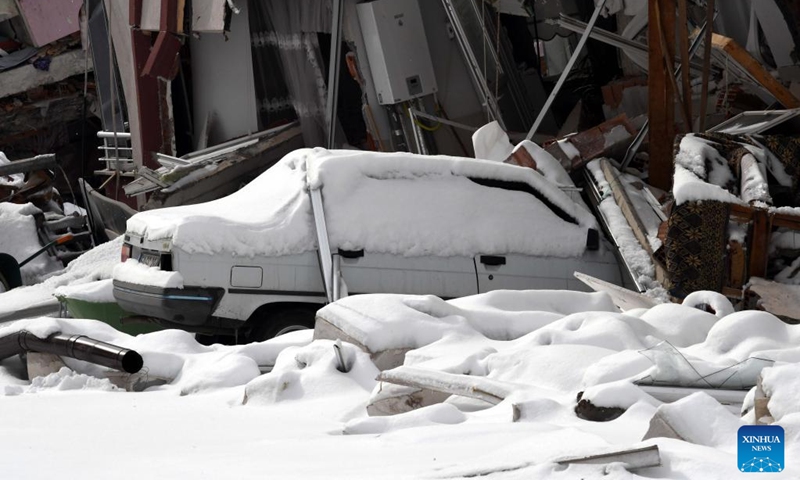 This photo taken on Feb. 7, 2023 shows damaged building and vehicle in Elbistan district of Kahramanmaras Province, Türkiye. The death toll from Monday's powerful earthquakes in southern Türkiye rose to 3,549, said Turkish President Recep Tayyip Erdogan upon declaring that a three-month state of emergency is enacted in 10 affected provinces. Meanwhile, the number of wounded people stood at 21,103, Turkish Disaster and Emergency Management Authority said in an update.(Photo: Xinhua)