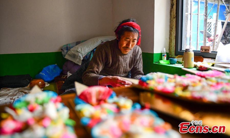 A craftsman makes butter sculptures to greet the upcoming Losar, or Tibetan New Year in Lhasa, southwest China's Tibet Autonomous Region, Feb. 7, 2023. (Photo/China News Service)
