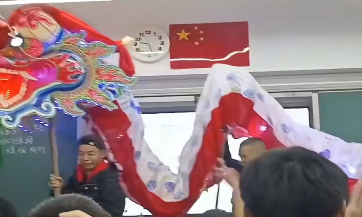 A school in Fuzhou, East China's Fujian Province, invited a dragon dance team to perform for all students at the beginning of the new semester. Photo: D Video