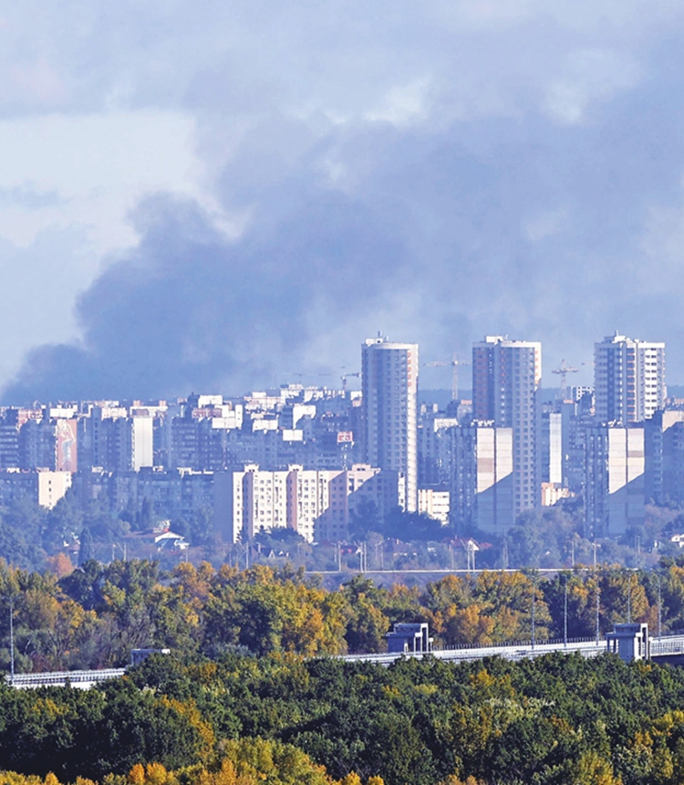 Black smoke rises over Ukraine's capital Kiev on October 10, 2022. Photo: VCG