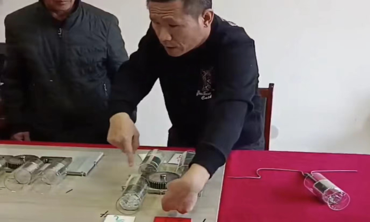 Wang Shaocheng, 42, is a blind massage therapist in North China's Inner Mongolia Autonomous Region.He developes engine components to improve the thermal efficiency of internal combustion engines and obtained three national patents for inventions. Photo: CCTV News
