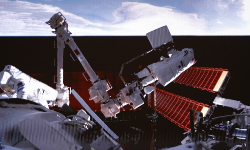 This screen image captured at Beijing Aerospace Control Center on Feb. 9, 2023 shows Shenzhou-15 taikonauts Fei Junlong (R) and Zhang Lu (L) conducting extravehicular activities (EVAs) out of the space station lab module Wentian.(Photo: Xinhua)