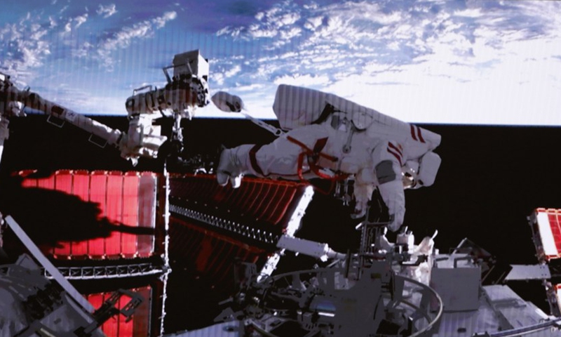 This screen image captured at Beijing Aerospace Control Center on Feb. 9, 2023 shows Shenzhou-15 taikonaut Fei Junlong returning to space station lab module Wentian with equipment.(Photo: Xinhua)