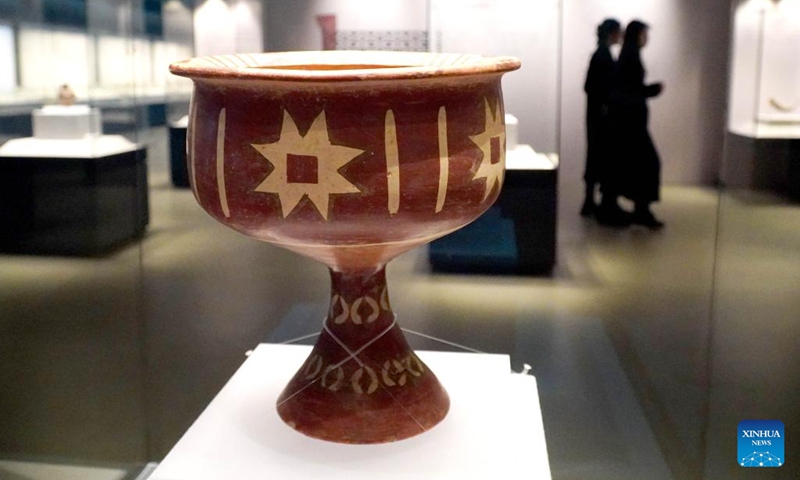This photo taken on Feb. 9, 2023 shows a pottery exhibit at a Shandong cultural relics exhibition held at Confucius Museum in Qufu, east China's Shandong Province. The exhibition displayed more than 100 cultural relics, mainly including bronze wares, pottery wares and jade wares, from 10 cultural institutions in Shandong Province.(Photo: Xinhua)