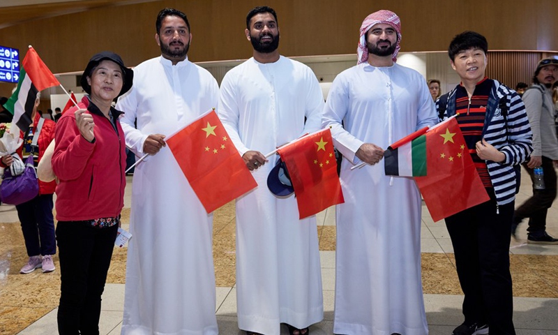 Chinese tourists pose for photos with staff at Dubai International Airport in Dubai, the United Arab Emirates, Feb. 6, 2023.(Photo: Xinhua)