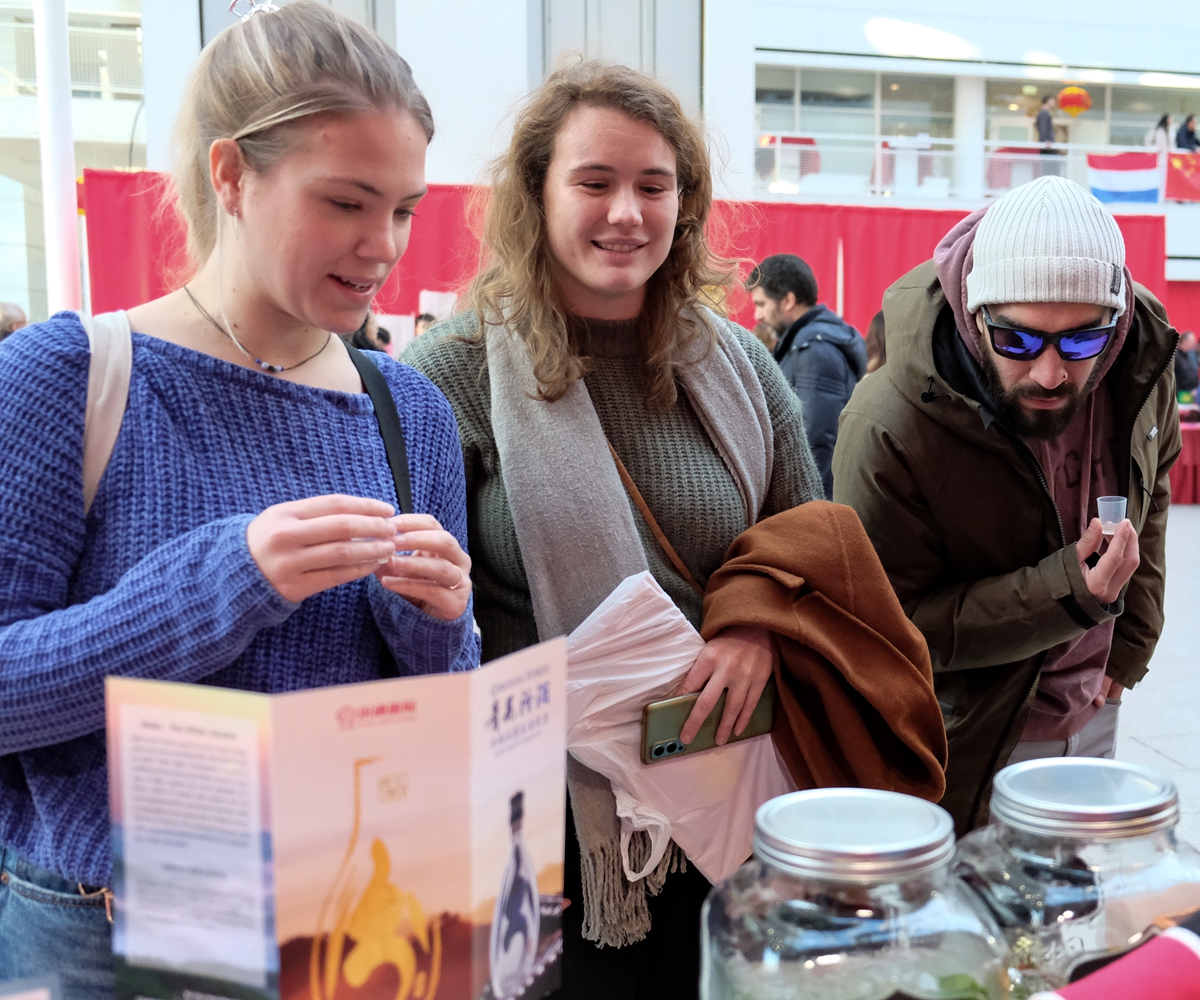 Visitors try Fenjiu during a tasting session in the Netherlands.  Photo: Courtesy of Fenjiu Group