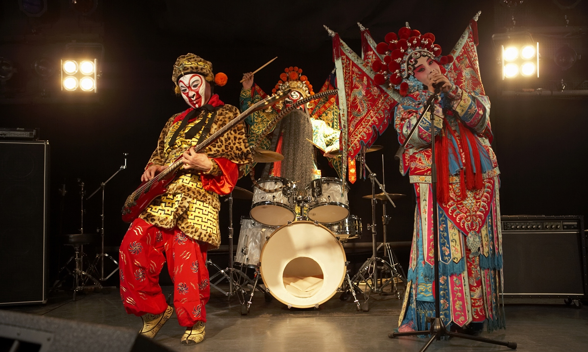 A band performs a combination of traditional Chinese opera and electronic music. Photo: VCG
